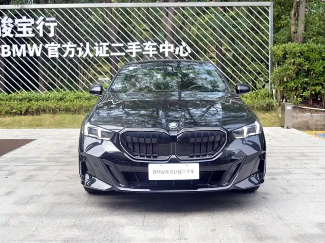 BMW 5 Series — Фото автомобиля 2