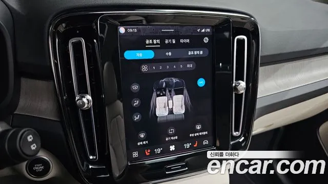 Вольво XC40 — Фото автомобиля 13