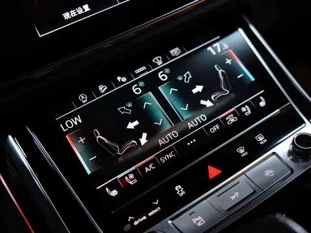 Audi RS Q8 — Фото автомобиля 11