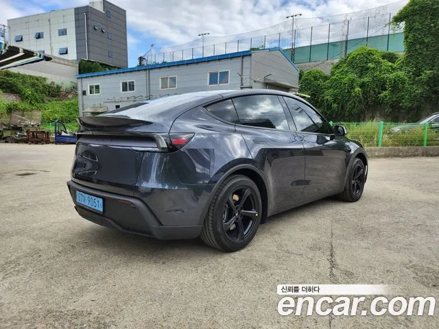 Tesla Model Y — Фото автомобиля 3