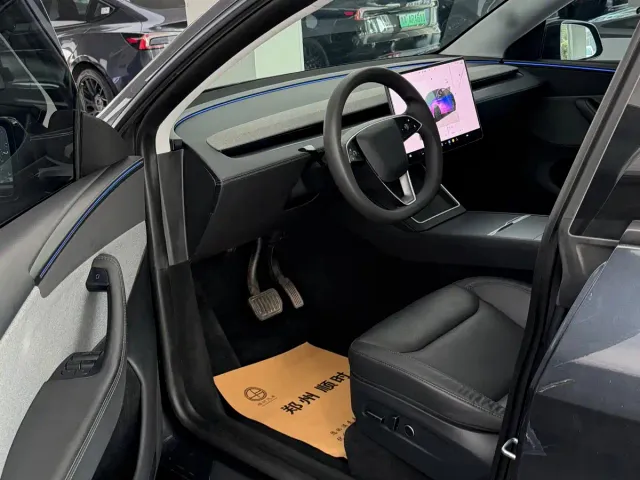Tesla Model Y — Фото автомобиля 6