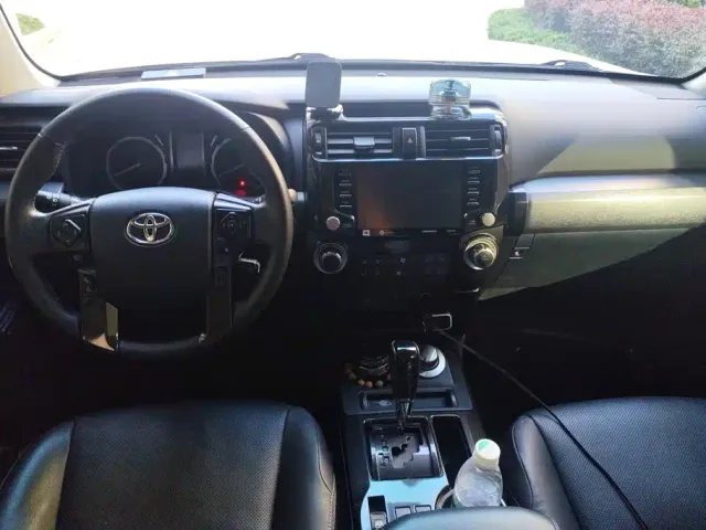 Toyota 4Runner — Фото автомобиля 12
