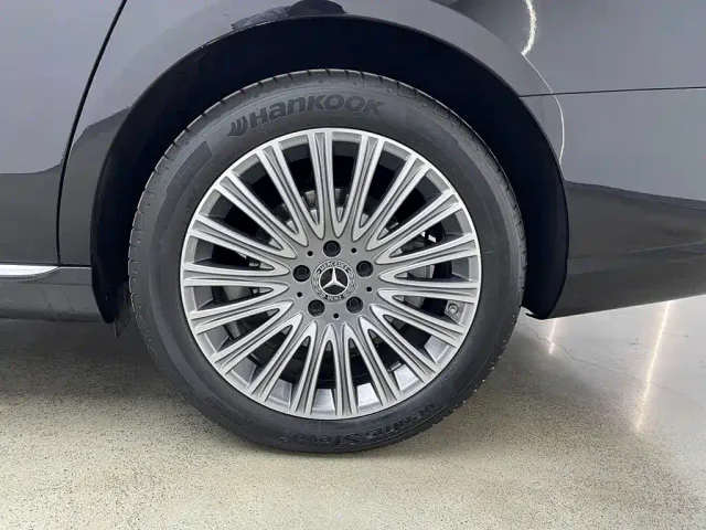 Mercedes-Benz E-Class — Фото автомобиля 30
