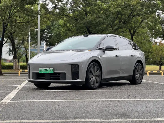 Фотография автомобиля — Li Auto i6