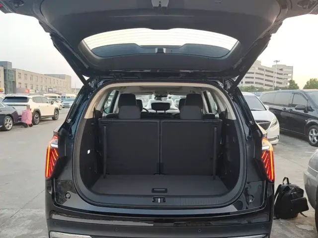 Hongqi HS7 PHEV — Фото автомобиля 18