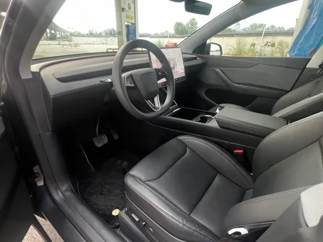 Tesla Model Y — Фото автомобиля 9