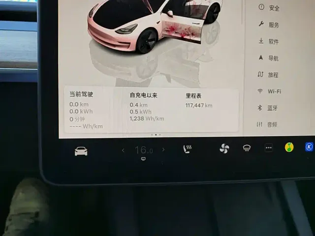 Tesla Model 3 — Фото автомобиля 11