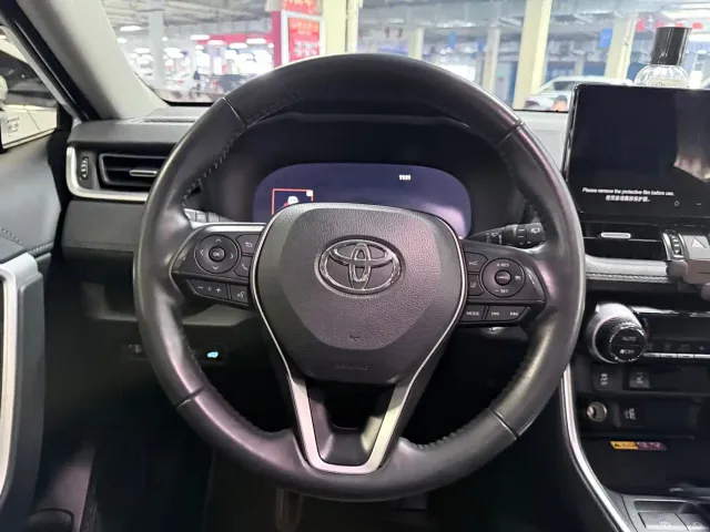 Toyota RAV4 — Фото автомобиля 14