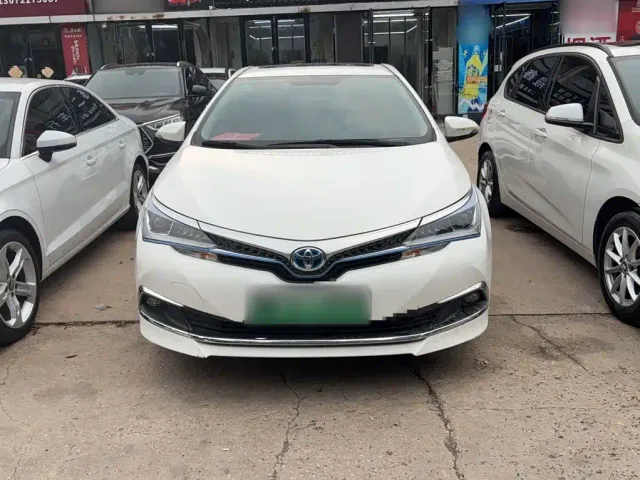 Toyota Corolla Twin Engine E+ — Фото автомобиля 2