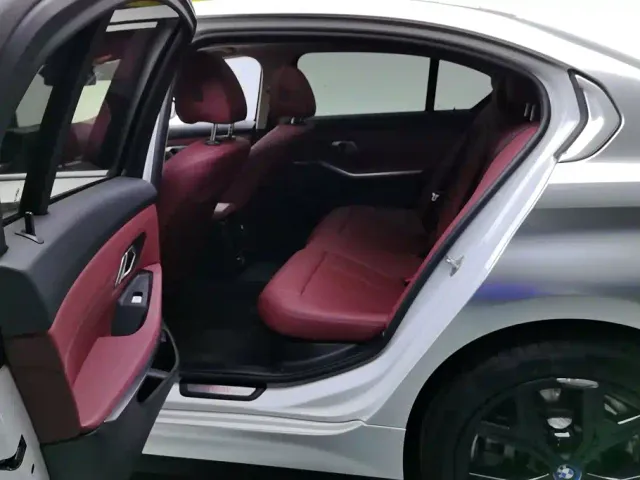 BMW i3 — Фото автомобиля 11