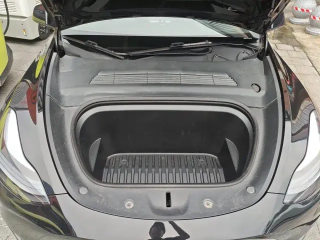 Tesla Model Y — Фото автомобиля 2