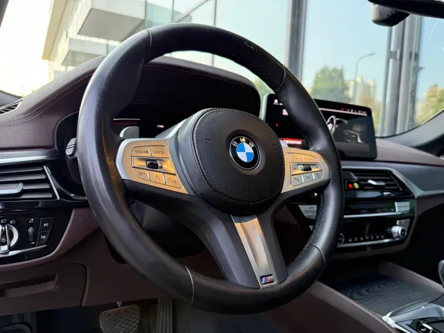 BMW 5 Series — Фото автомобиля 8