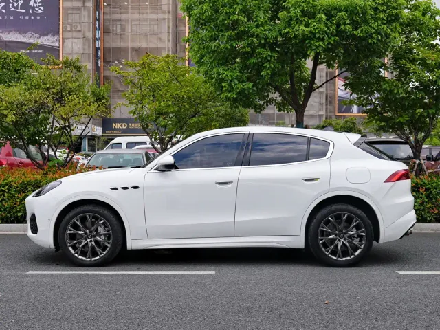 Maserati Grecale — Фото автомобиля 3