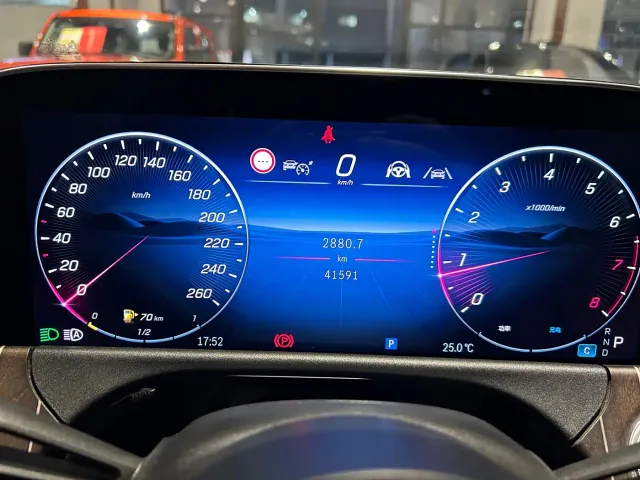 Mercedes-Benz E-Class — Фото автомобиля 13