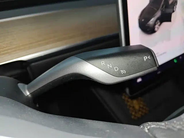 Tesla Model Y — Фото автомобиля 13