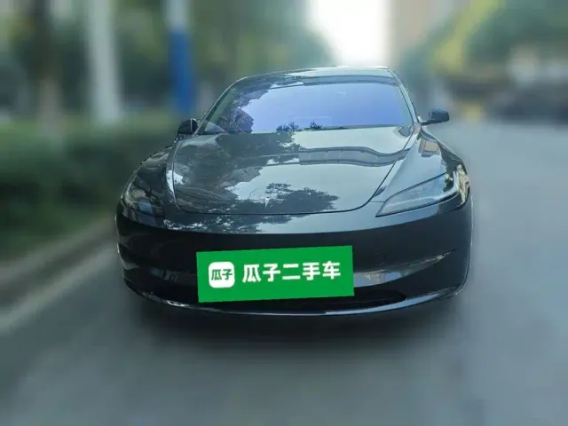 Tesla Model 3 — Фото автомобиля 2