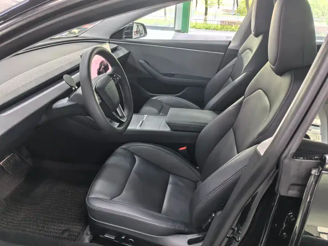 Tesla Model 3 — Фото автомобиля 8