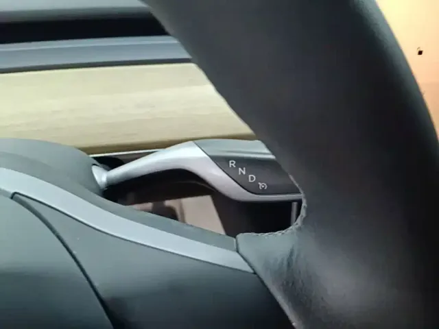 Tesla Model Y — Фото автомобиля 13