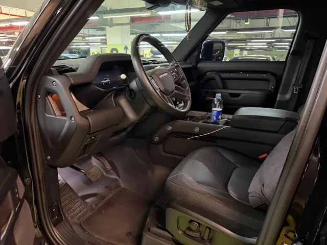 Land Rover Land Rover Defender 2025 110 3.0T P400 -Dynamic HSE — Фото автомобиля 8
