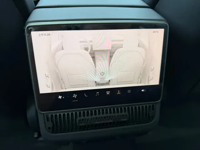 Tesla Model 3 — Фото автомобиля 6