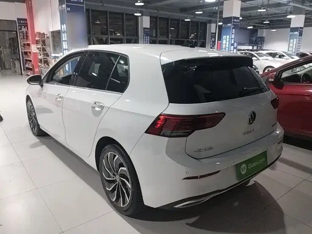 Volkswagen Golf — Фото автомобиля 4