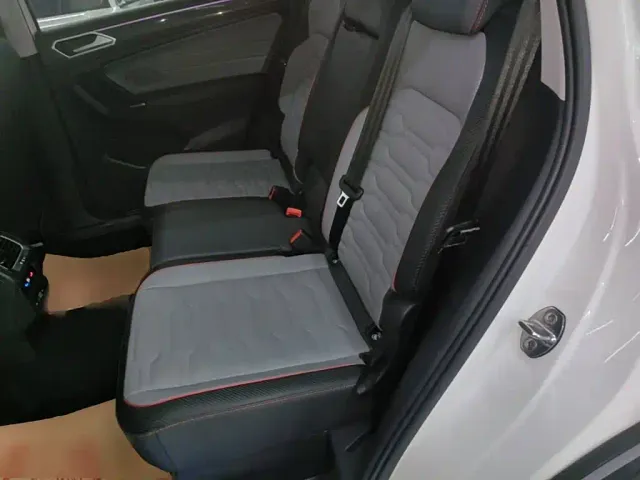 Volkswagen Tiguan L PHEV — Фото автомобиля 16
