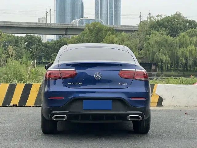 Mercedes-Benz Mercedes-Benz GLC Coupe 2021 GLC 300 4MATIC Coupe SUV — Фото автомобиля 4