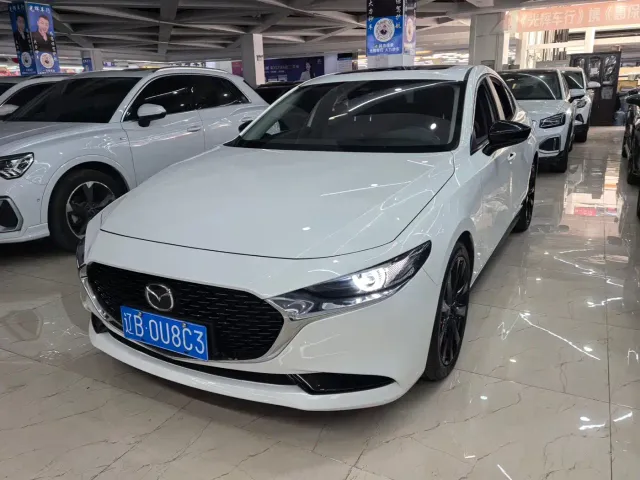 Mazda Axela — Фото автомобиля 3