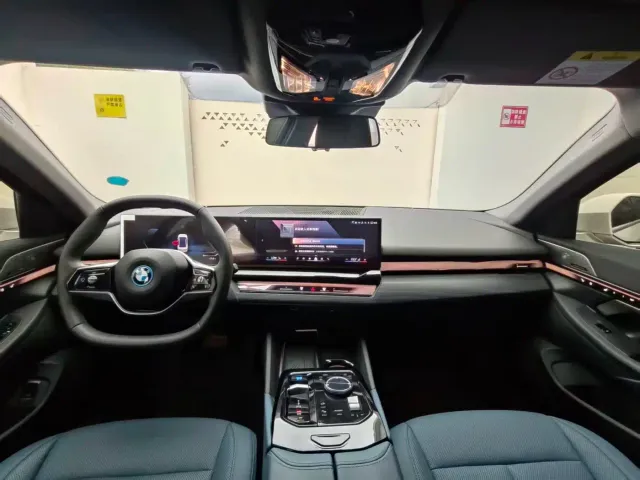 BMW i5 — Фото автомобиля 7
