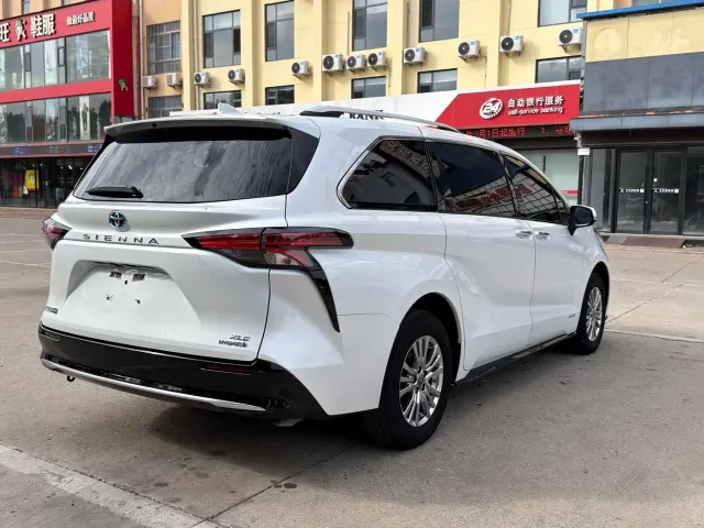 Toyota Sienna — Фото автомобиля 14