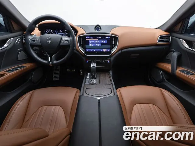 Maserati Ghibli — Фото автомобиля 7