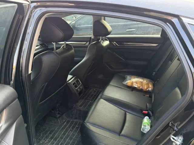 Honda Accord — Фото автомобиля 3
