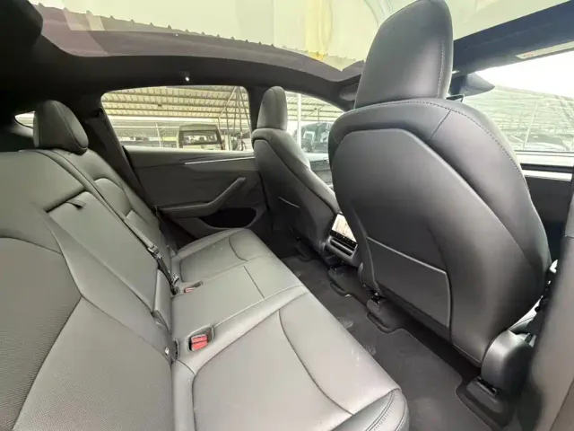Tesla Model Y — Фото автомобиля 6