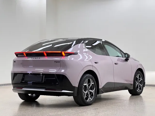 Lynk & Co Z20 — Фото автомобиля 6