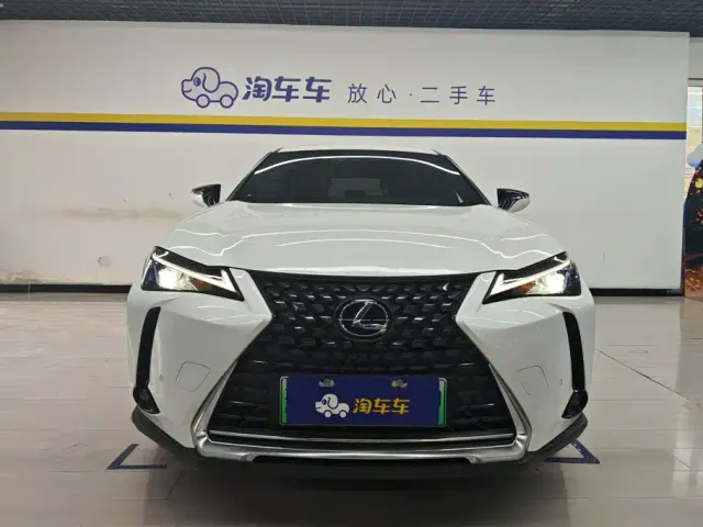 Lexus UX — Фото автомобиля 2