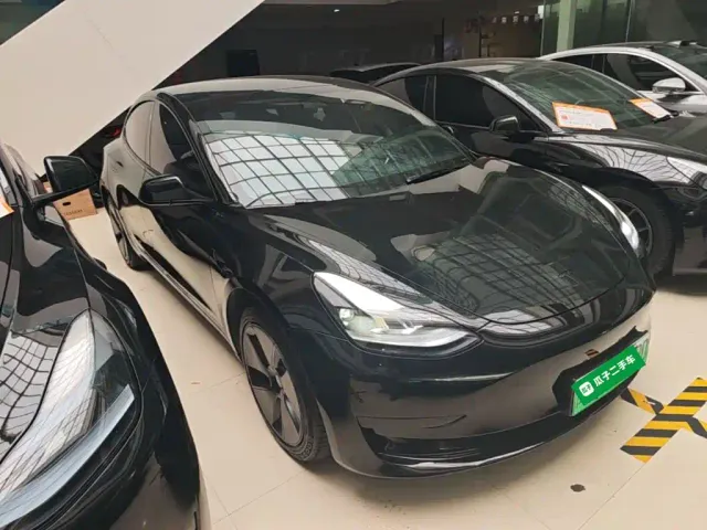 Tesla Model 3 — Фото автомобиля 3