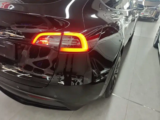 Tesla Model Y — Фото автомобиля 7