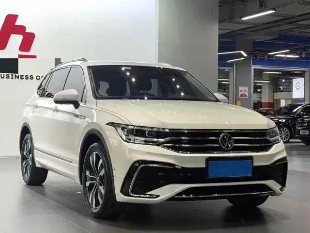 Volkswagen Tiguan L — Фото автомобиля 3