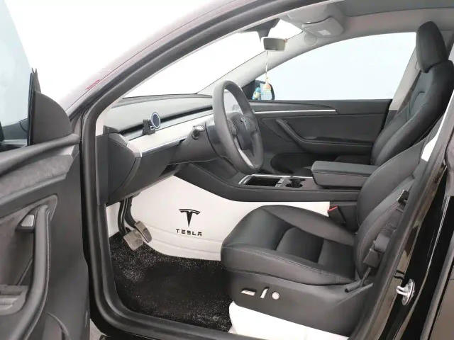 Tesla Model Y — Фото автомобиля 12