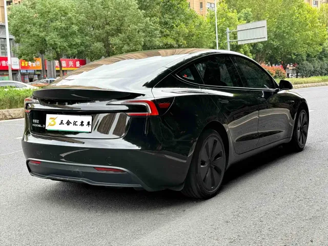 Tesla Model 3 — Фото автомобиля 10