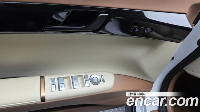 Hyundai Grandeur Grandeur (GN7) 2.5 Бензин 2WD — Фото автомобиля 24