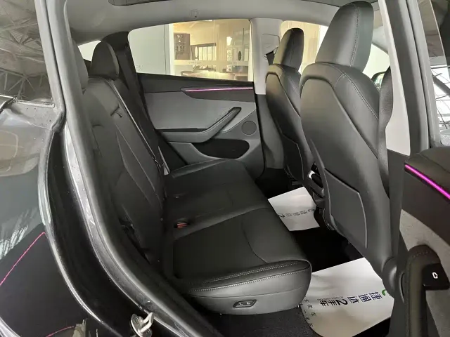 Tesla Model Y — Фото автомобиля 15