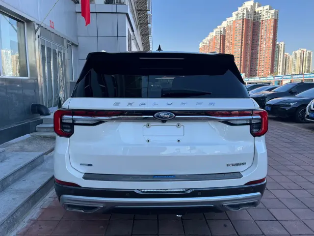 Ford Explorer — Фото автомобиля 5