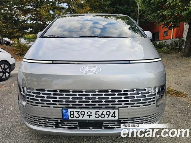 Фотография автомобиля — Hyundai Staria
