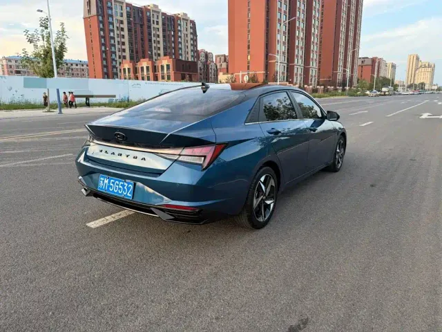 Hyundai Elantra — Фото автомобиля 5