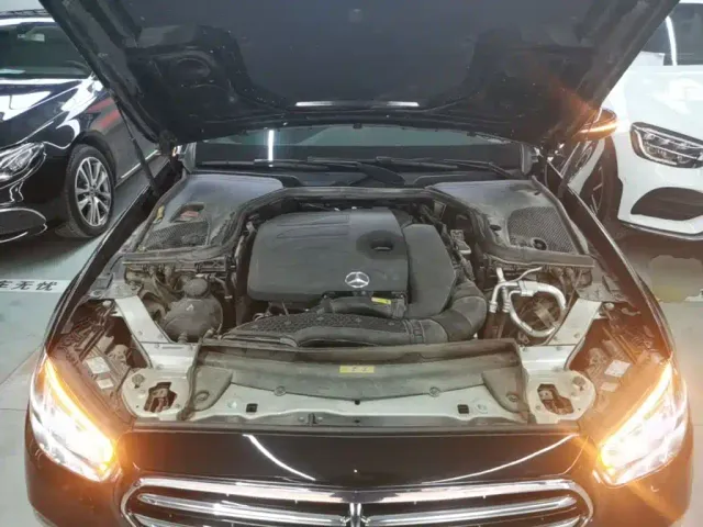 Mercedes-Benz E-Class — Фото автомобиля 19