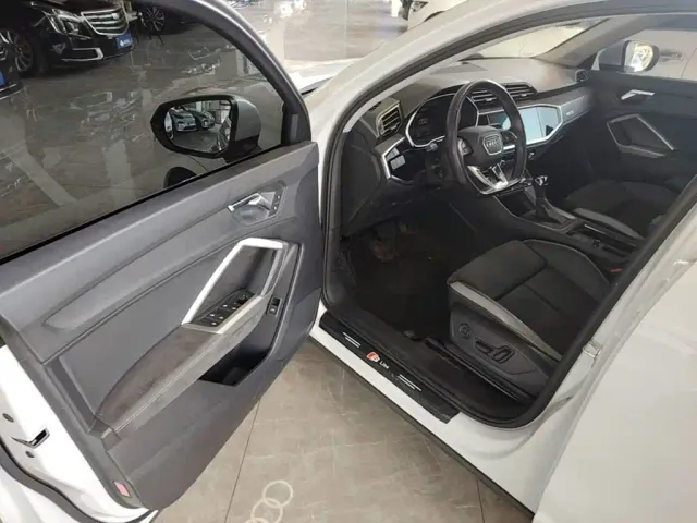Audi Q3 — Фото автомобиля 15
