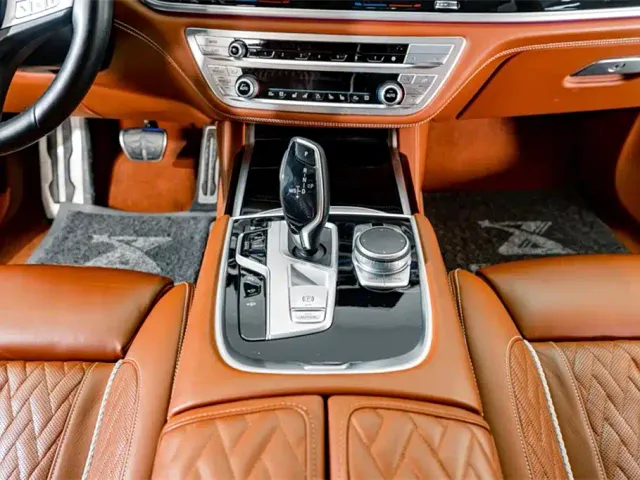 BMW 7 Series — Фото автомобиля 15
