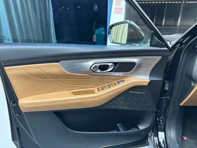 GAC Trumpchi GS8 — Фото автомобиля 9