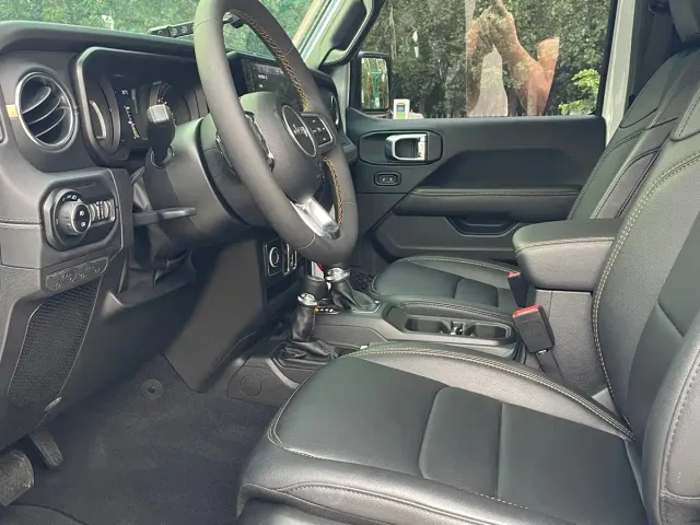 Jeep Wrangler — Фото автомобиля 10